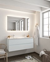 Muebles de baño con lavabos encastrados y camerinos