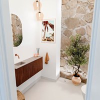 JOYA-DLUX 100cm toiletmeubel kleur Ruby. Wastafel FAYE positie Links Zonder kraangat kleur Saba.