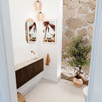 JOYA-DLUX 111,6cm toiletmeubel ronding links kleur Walnut. Wastafel FAYE positie Rechts Zonder kraangat kleur Frappe.