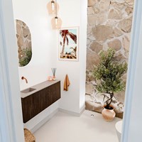 JOYA-DLUX 100cm toiletmeubel kleur Walnut. Wastafel FAYE positie Links Zonder kraangat kleur Saba.